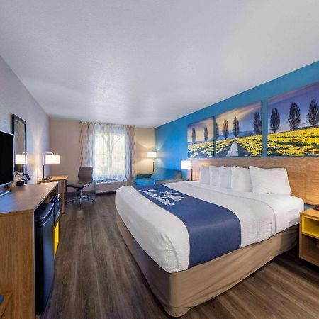 Days Inn By Wyndham Lathrop Ngoại thất bức ảnh